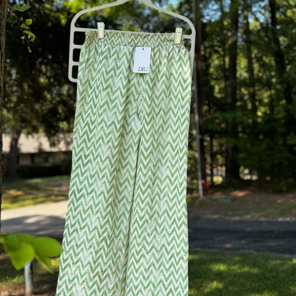 New DR2 BY DANIEL RAINN Smocked Wide Leg Pants In Ivory/green